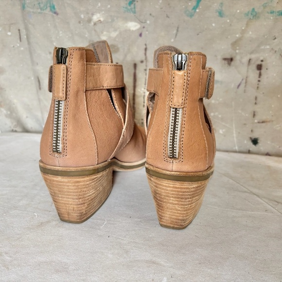 Eileen Fisher Beige Derby Leather Ankle Boots - Picture 4 of 6